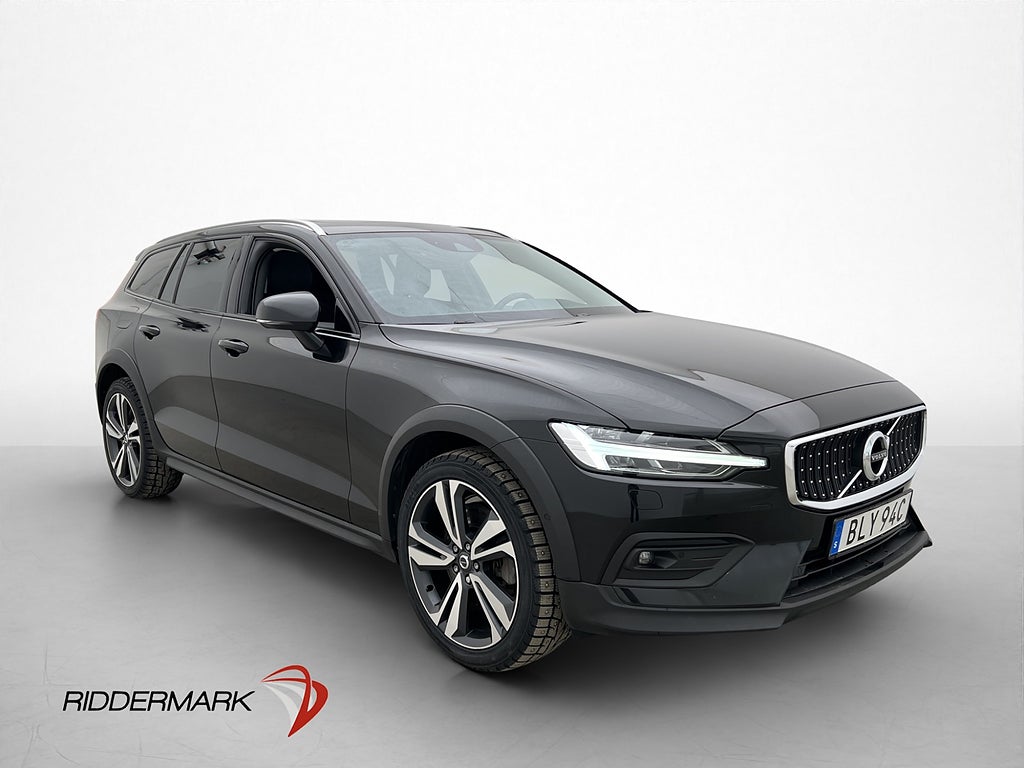 Volvo V60 Cross Country B4 AWD Värmare Pano H/K Drag