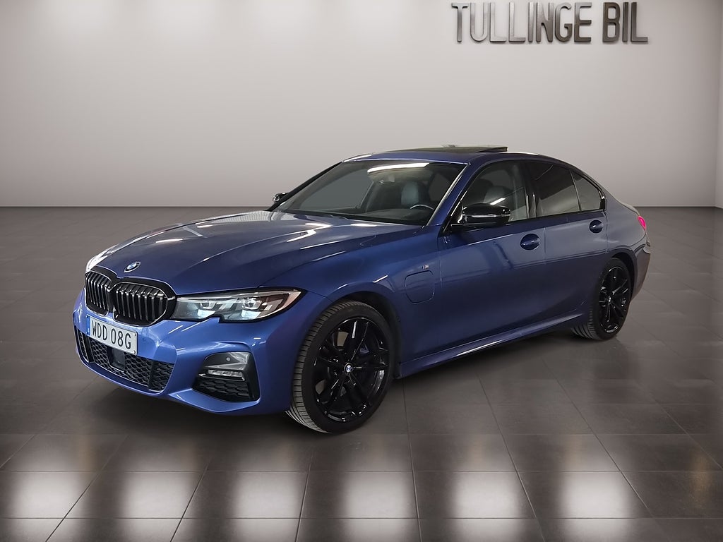 BMW 330e Sedan M Sport H/K Taklucka B-Kamera Navi Läder Drag 19"