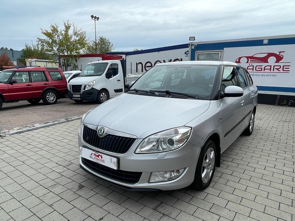 Skoda Fabia 1.6 TDI Elegance NYSERVAD M-VÄRMARE S+V-HJUL