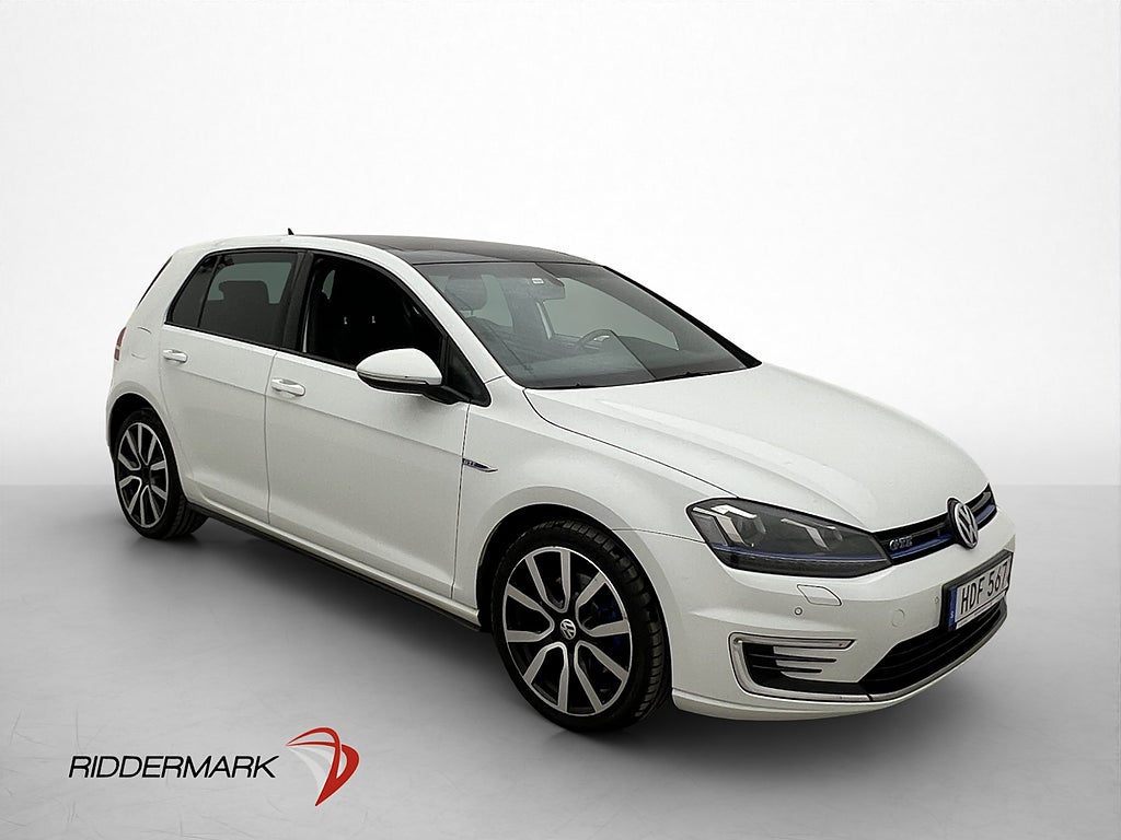 Volkswagen Golf GTE 204hk Pano Fjärr-Värm Navi CarPlay PDC