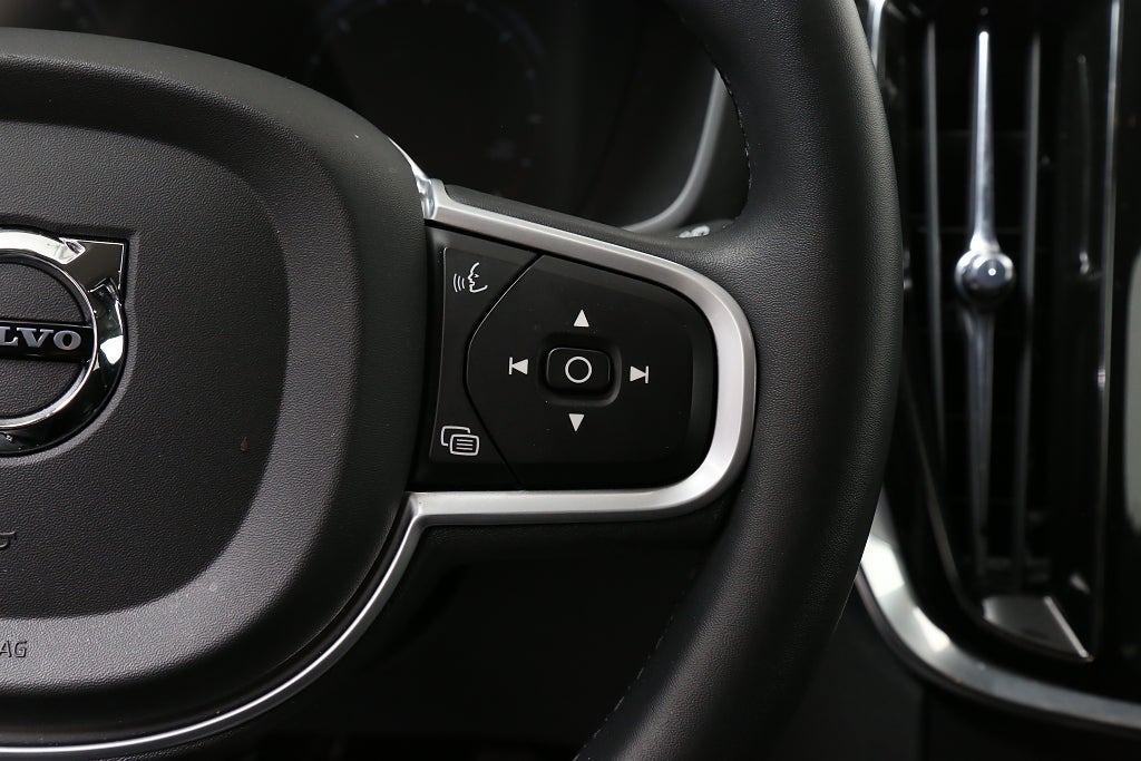 Volvo V60 B4 Diesel 197hk Momentum Aut Navi Kamera VOC Leasbar 2022