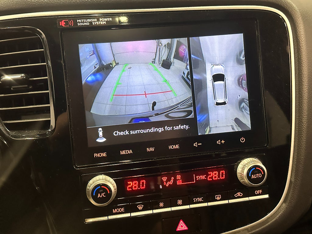 Mitsubishi Outlander CVT 224hk S-Edition Plug-In Hybrid AWD Taklucka Dragkro thumbnail