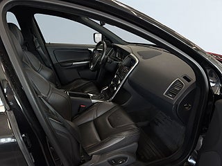 Volvo XC60 D5 AWD Classic R-Design S&V-hjul Pano Kamera Drag Skinn – bild 10