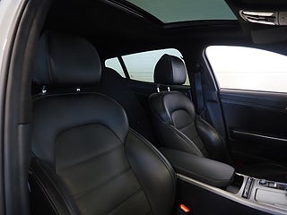 Halvkombi Kia Stinger 11 av 24