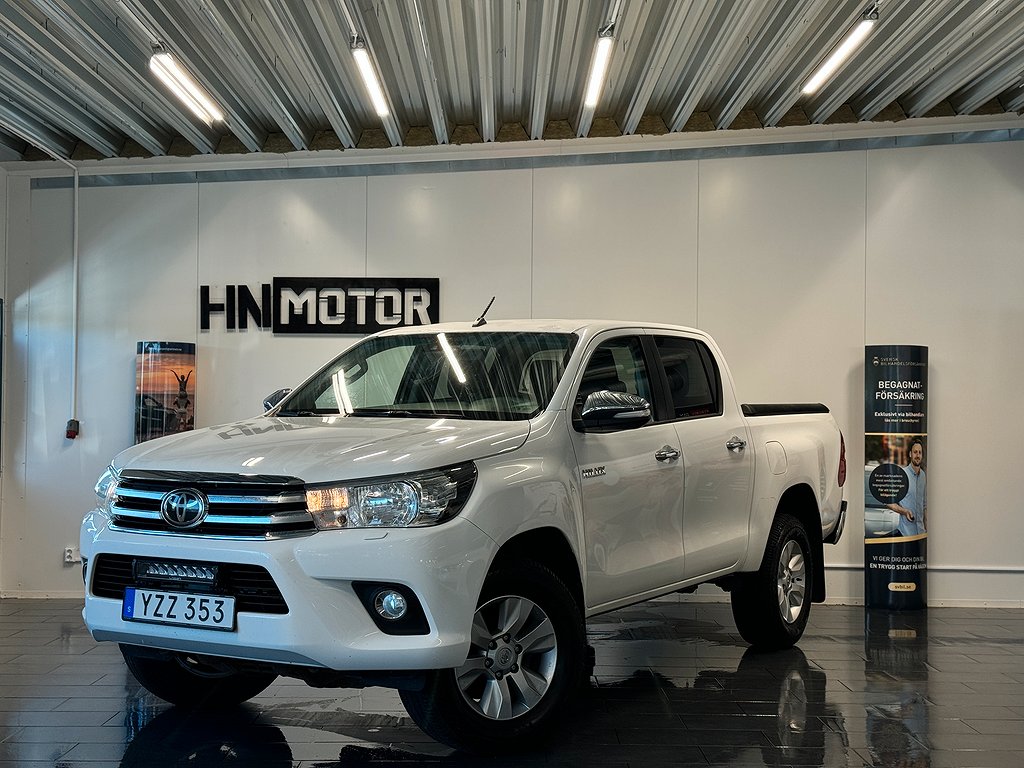 Toyota Hilux Dubbelhytt 2.4 AWD |MOMS|DRAG|BKam|Flakskydd|