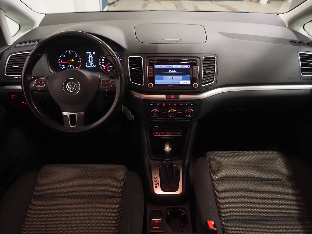 Volkswagen Sharan 7-sits 2.0 TDI 140hk Masters Dragkrok D-Värm Kamera 2015