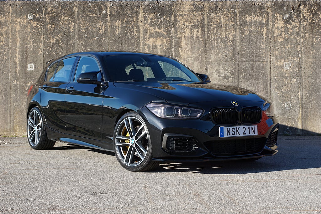 BMW M140i 5-dörrars 420hk|STEG2|H&K|Navi|PDC|SE SPEC