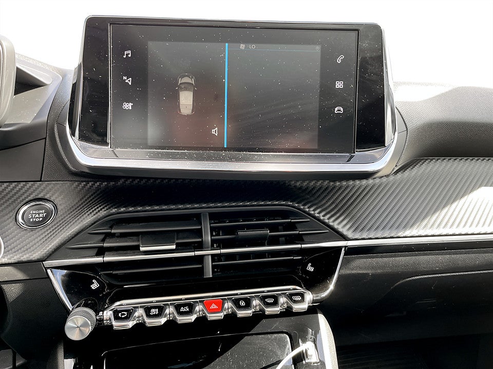 Bild på Peugeot 208 Allure 1.2 PT 100hk Aut PANO CARPLAY