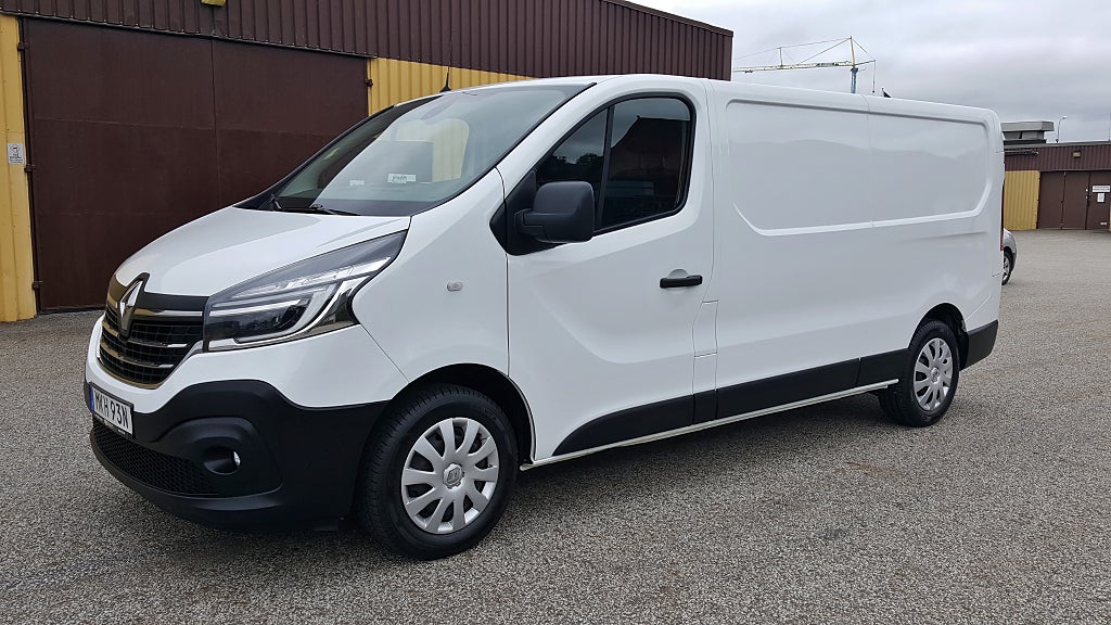 Renault trafic 2.0 dCi 145hk Aut L2H1 Långt skåp Värmare B-kamera Drag