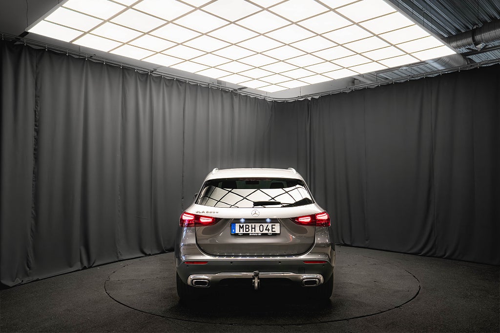 Mercedes-Benz GLA 250 e Plug-in LÄDER DISTRONIC AMBIENT KAMERA MOMS