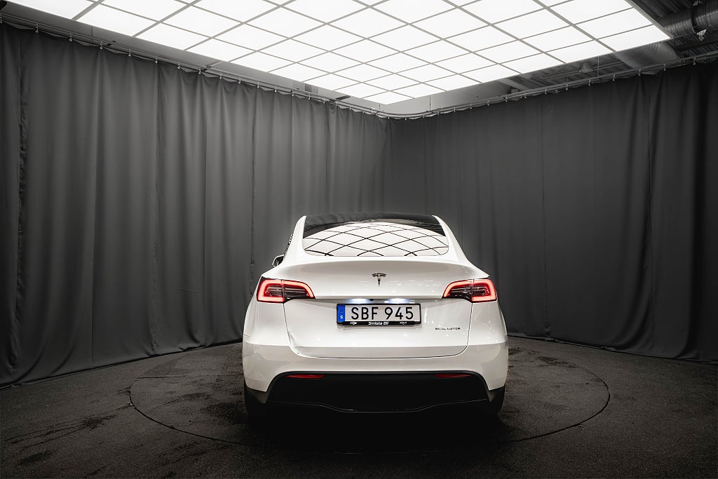 Tesla Model Y Long Range AWD DRAG PANO LÄDER KAMERA 1-ÄGARE MOMS