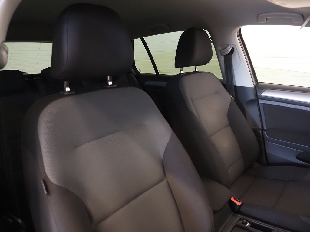 Volkswagen E-Golf 24.2 kWh Navigation Motorvärmare Låga mil 2015