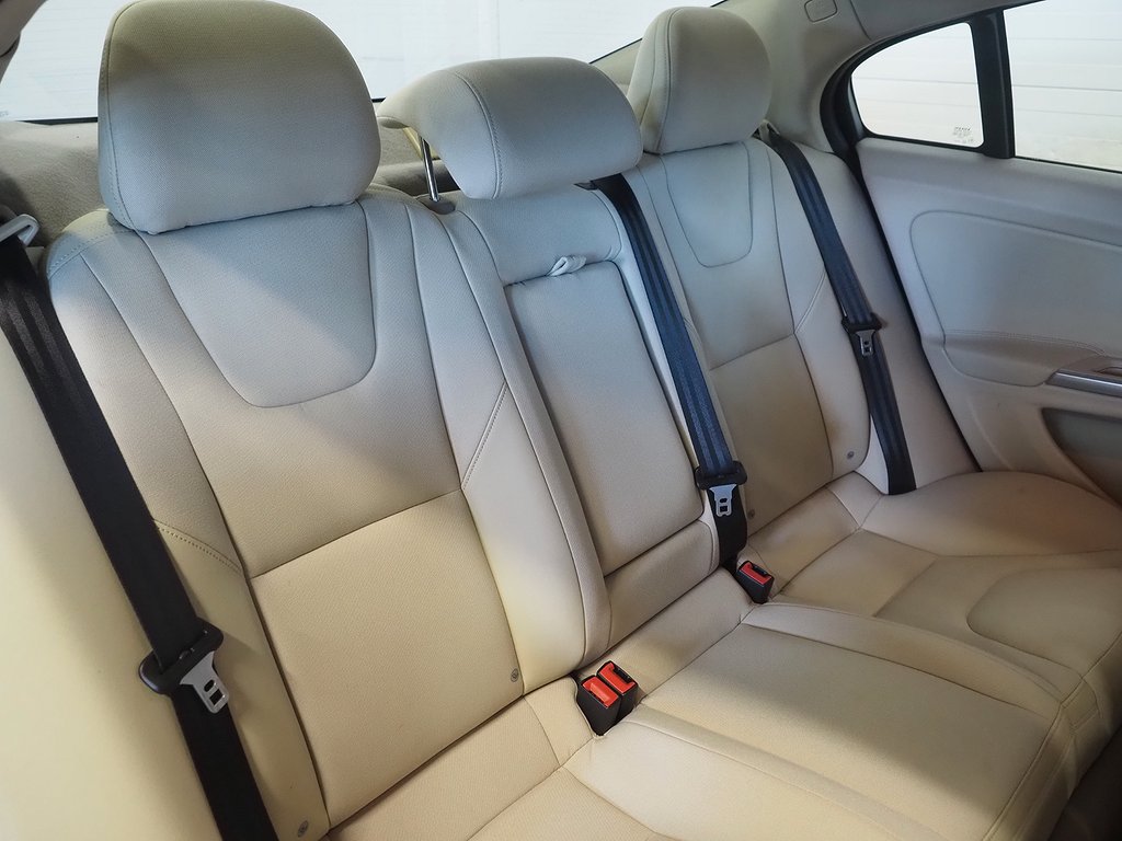 Volvo S60 T3 Kinetic 150hk | Låga mil | 2012