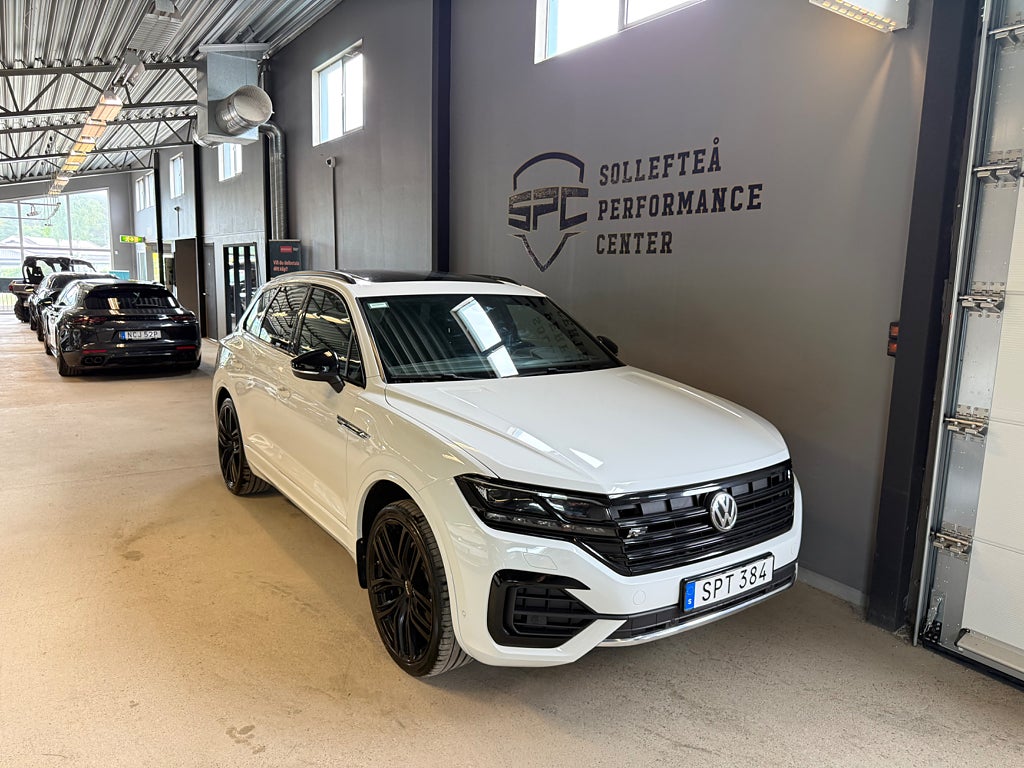 Volkswagen Touareg 3.0 V6 TDI 4Motion R-line TipTronic Euro 6 / MOMS