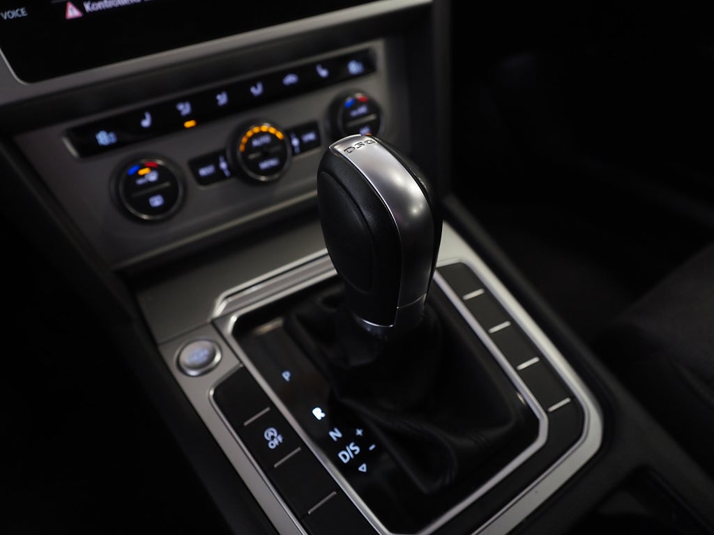 Volkswagen Passat Sportscombi 1.4 TSI 150hk Dragkrok Kamera 2018