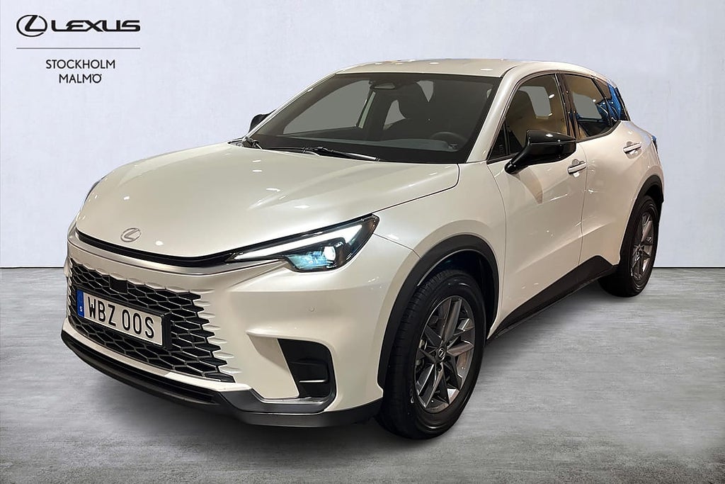Lexus LBX 136hk P-värm Navi B-kamera Döda Vinkelvarnare