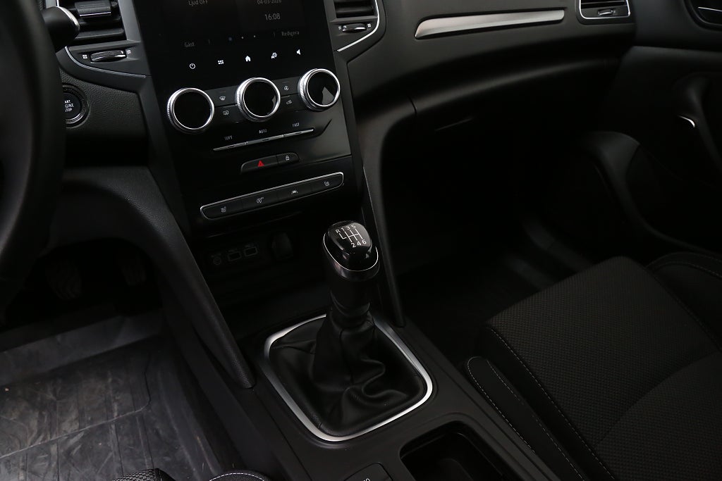 Renault Mégane Sport Tourer 1,3 TCe 140hk Keyless P-Sensorer Leasbar 2023