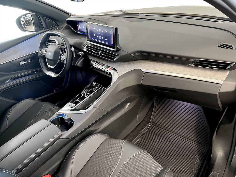 Bild på Peugeot 5008 GT 1.2 PT 130hk Aut 7-SITS B-KAMERA CARPLAY