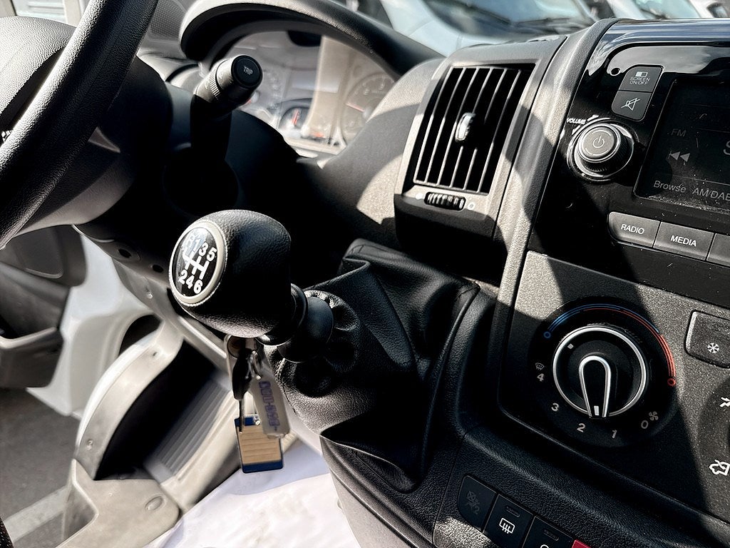 Bild på Peugeot Boxer PRO+ 335 2.2 BHDi 140hk L3H2 - DRAG, B-KAMERA