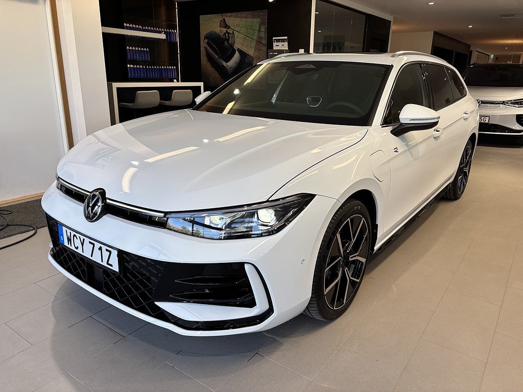 Volkswagen Passat eHybrid 272hk R-Line Privatleasing 4995kr tom 7/6