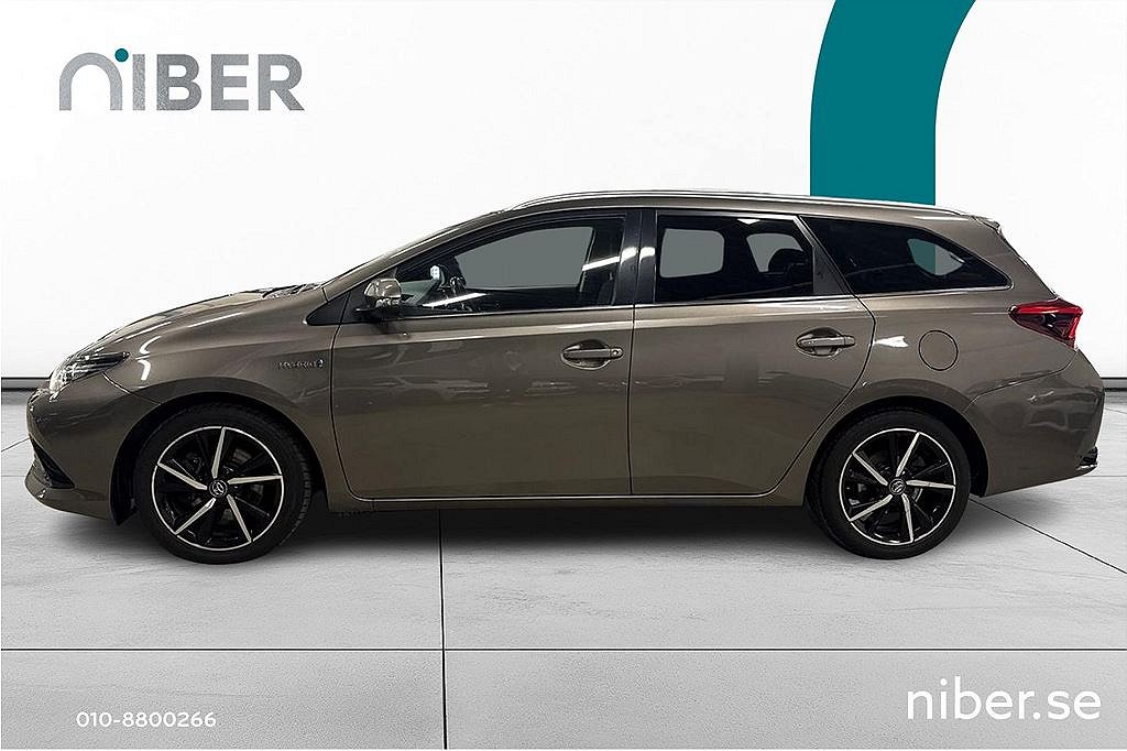 Toyota Auris 1.8 Touring Hybrid 136hk, 3 brukare, Intense, e-CVT
