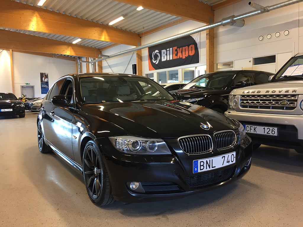 BMW 330 d 245HK AUT SEDAN SKINN VÄRMARE SVENSKSÅLD