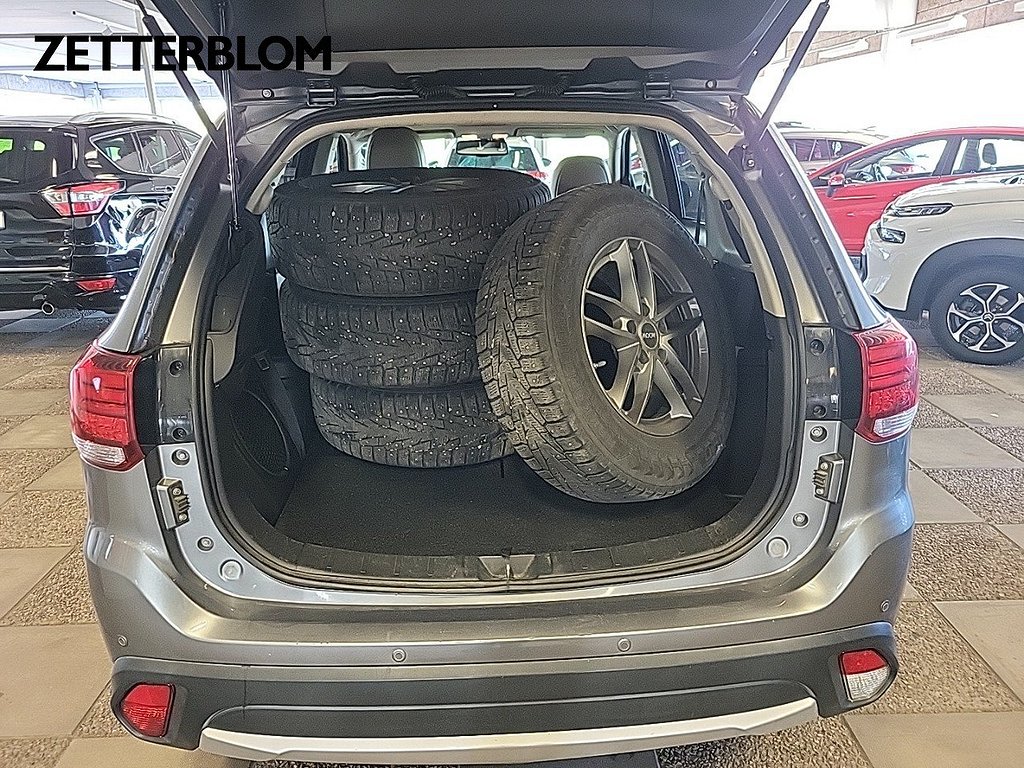 Kombi Mitsubishi Outlander 6 av 13