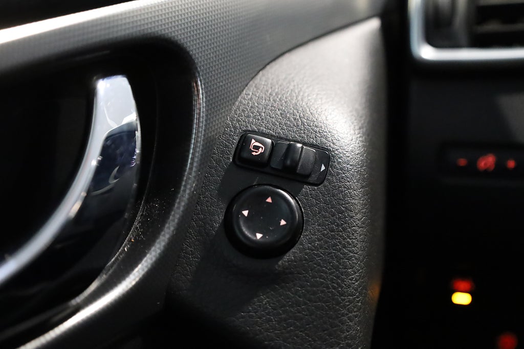 Nissan Qashqai 1,3 DIG-T 160hk N-CONNECTA Aut 360° Navi P-sensorer 2019