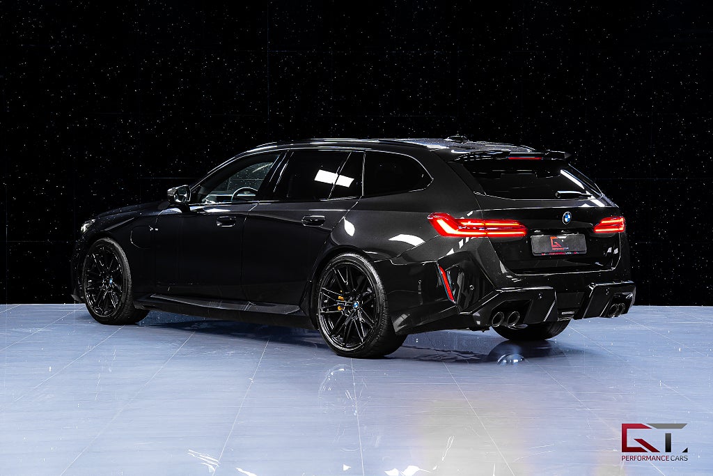 BMW M5 Touring MOMS ULTIMATE Keramiska Pano Kolfiber Drag DAP