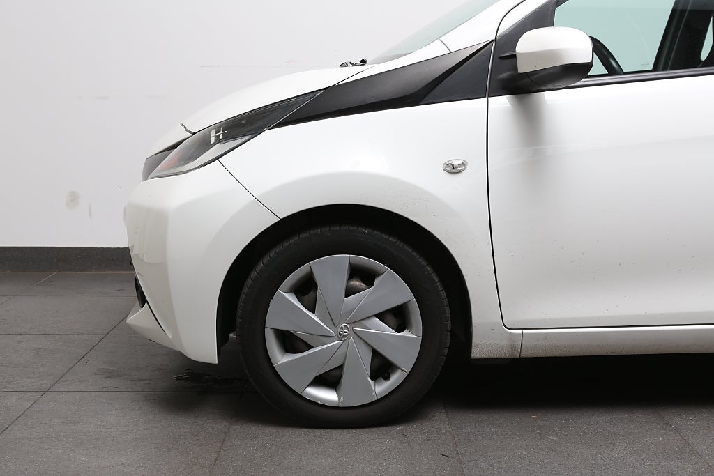Toyota Aygo 1,0 VVT-i 69hk X-PLAY 5D 2016