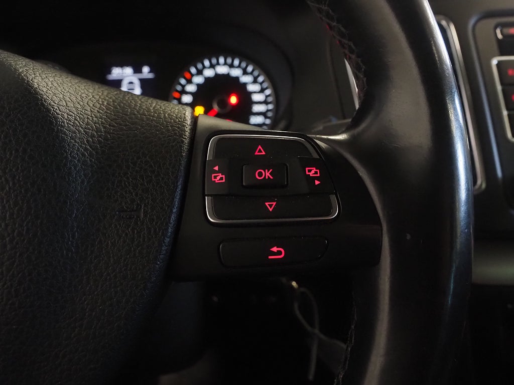 Volkswagen Sharan 7-sits 2.0 TDI 140hk Pano Drag Navi Kamera 2014