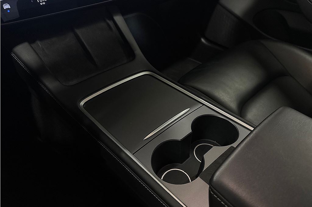 Tesla Model 3 Long Range AWD, FR 2,95%, Pano, Autopilot