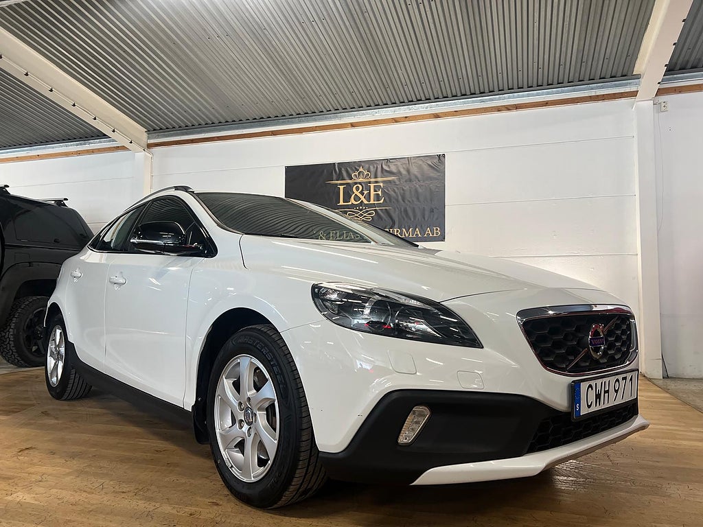Volvo V40 Cross Country D3 Momentum GPS/DRAG/1ÅRGARANTI/HEML