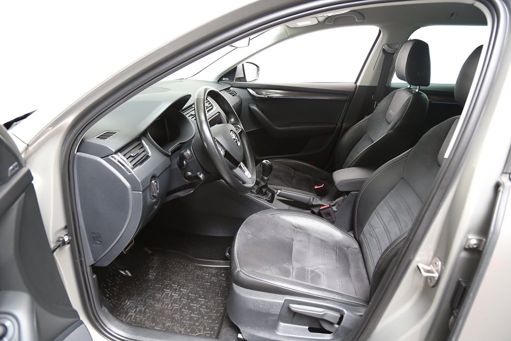 Skoda Octavia Scout 2,0 TDI 4x4 Premium Aut P-värme Dragkrok 2019