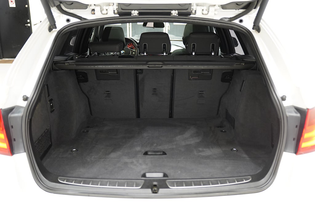 BMW 320D xDrive Touring 184hk Sport HIFI Panorama Farthållare