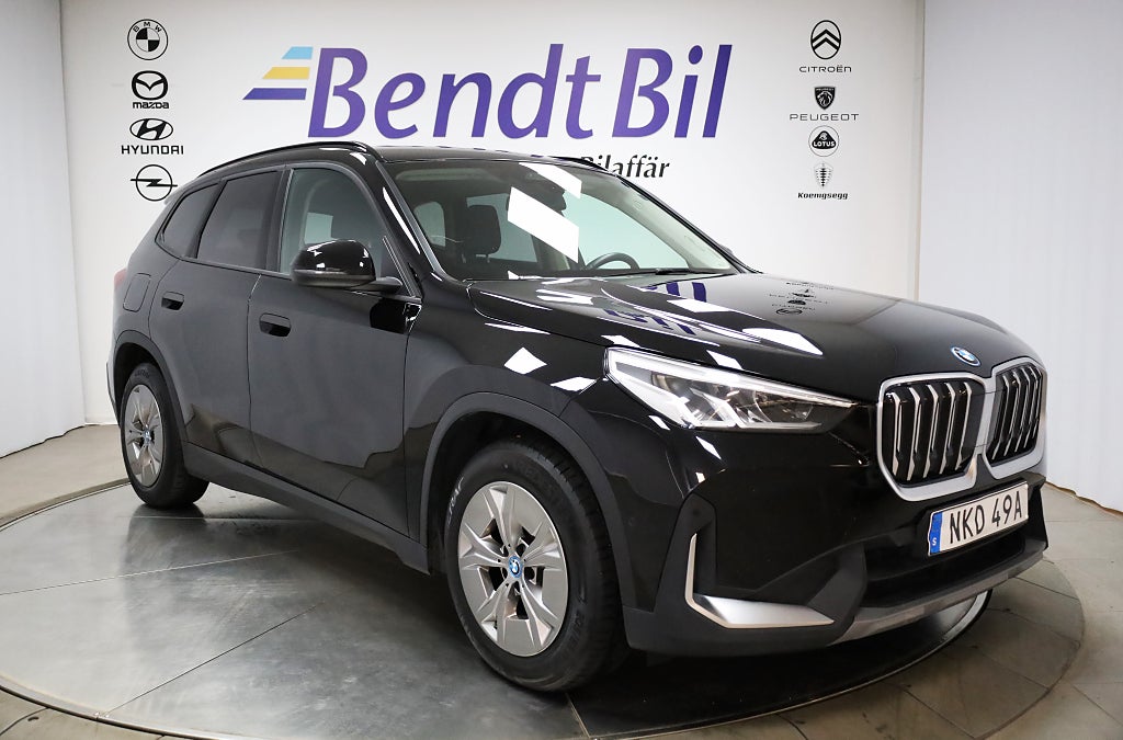 BMW iX1 xDrive30 | Dragkrok | Rattvärme | Backkamera | Navi