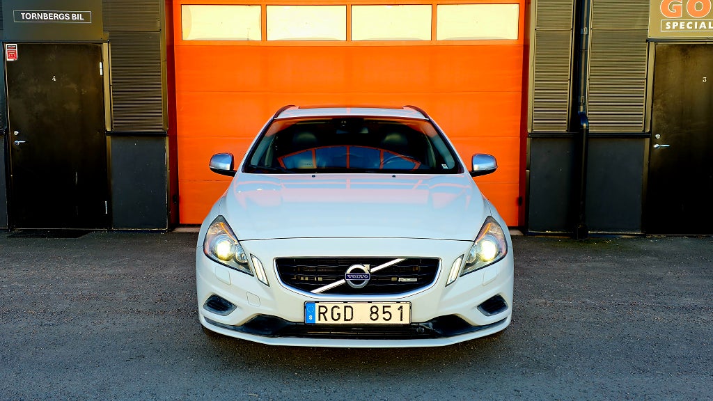 Volvo V60 D4 R-Design - *Sportlovsrea*