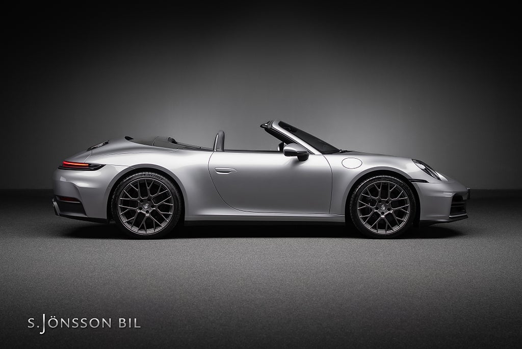 Porsche 911 992.2 Carrera Cab / Sportstolar / Sportavgas