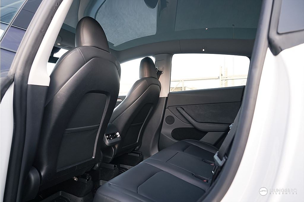 Tesla Model Y Long Range AWD 2024