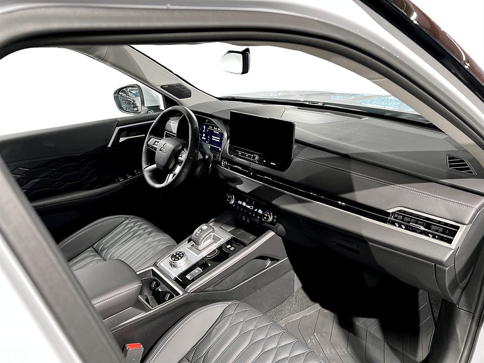 Bild på Mitsubishi Outlander Instyle PHEV Aut 4WD - OMGÅENDE LEVERANS!