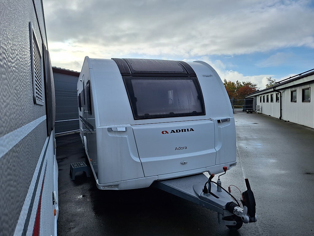 Adria Adora 613 UT Queenbädd