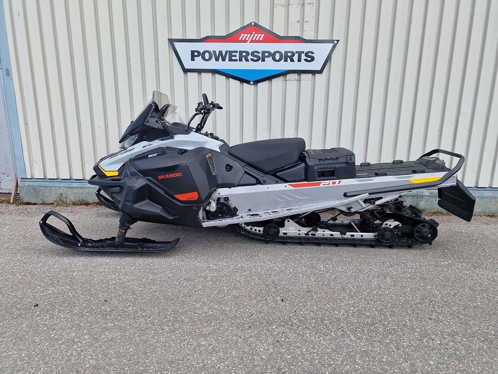 Ski-Doo Skandic Sport 600 efi -21 