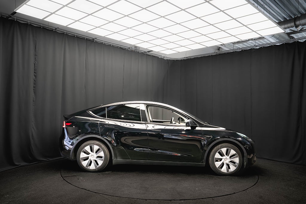 Tesla Model Y Long Range AWD DRAG PANO 1-ÄGARE BATTERITESTAD MOMS