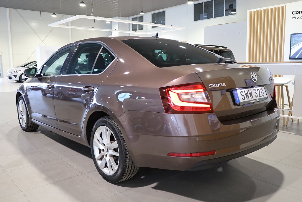 Skoda Octavia 1.0 TSI Navi Värmare Kamera Canton Carplay 2018