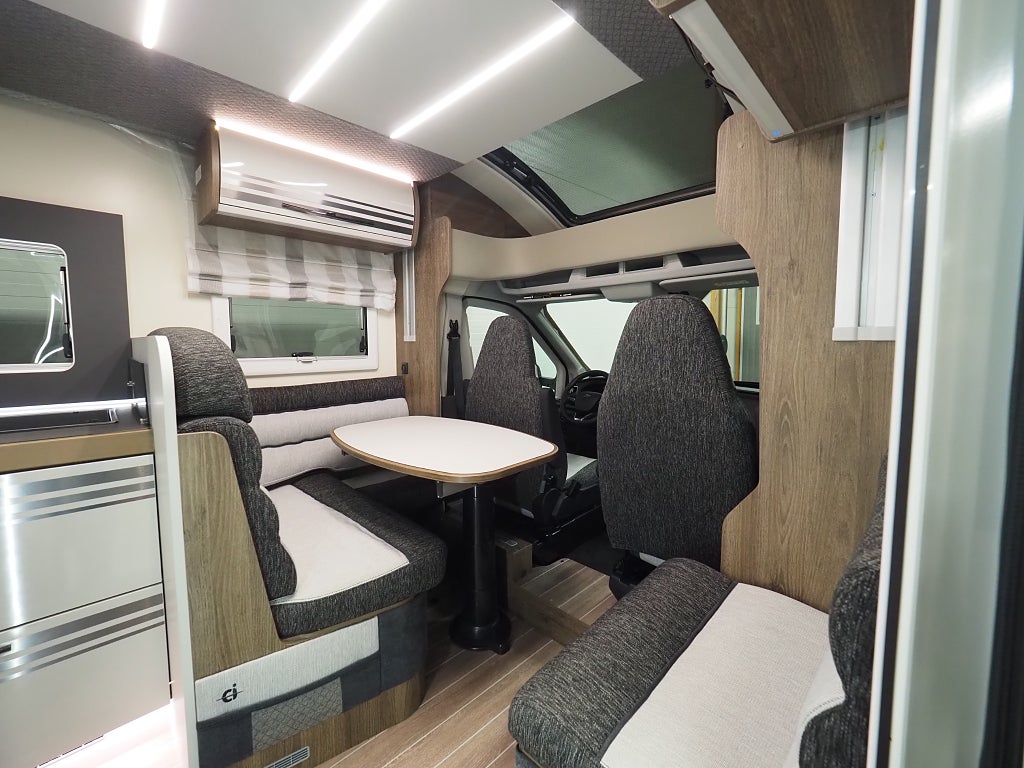 Ci Magis 82 XT Aut I ALDE I 3500kg I Låga långbäddar I Taksäng 2025