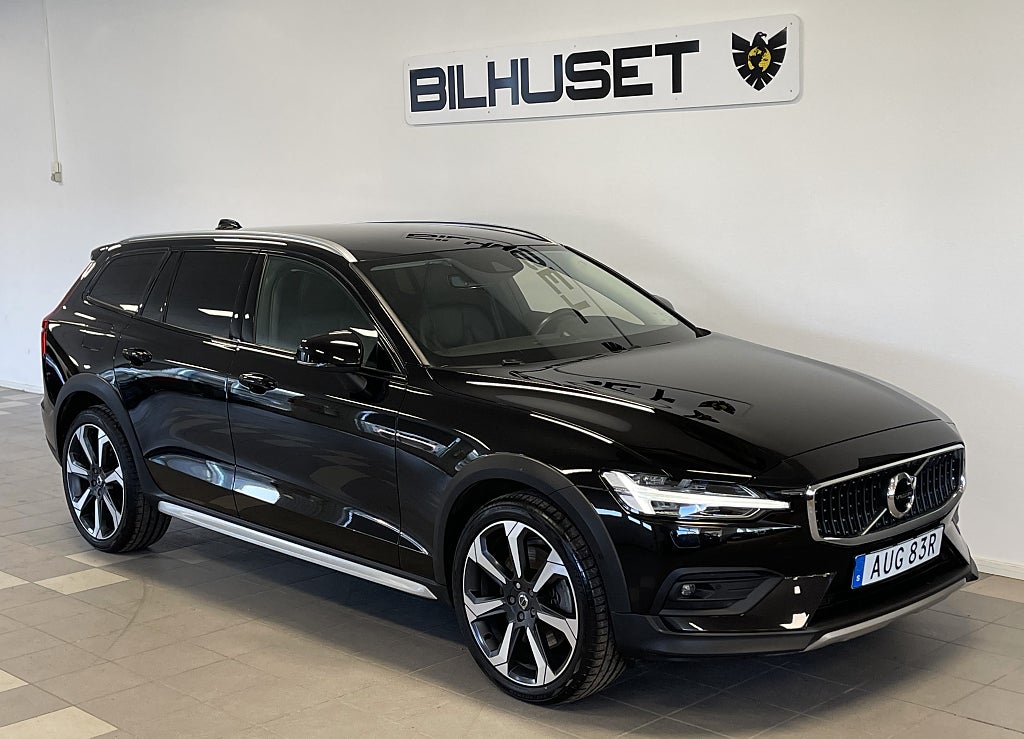 Volvo V60 Cross Country B4 AWD AUT BOWERS & WILKINS LÄDER VÄRMARE DRAG 