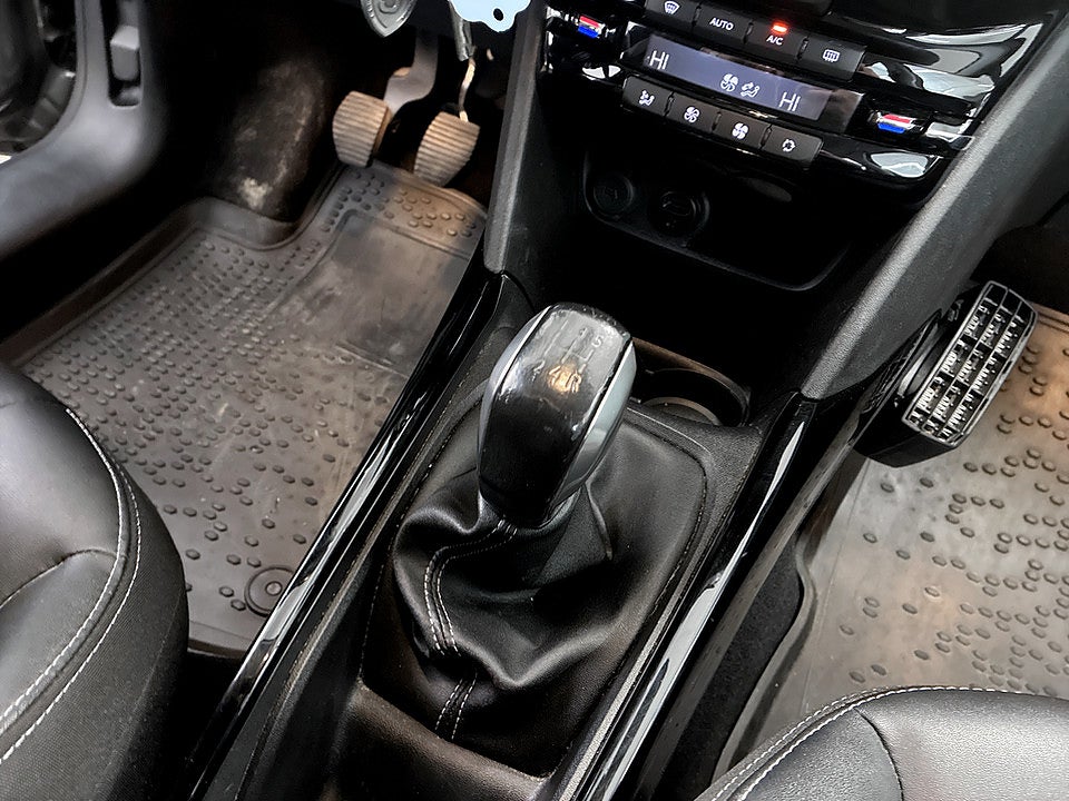 Bild på Peugeot 2008 Allure 1.2 PT 82hk KUPÉVÄRMARE