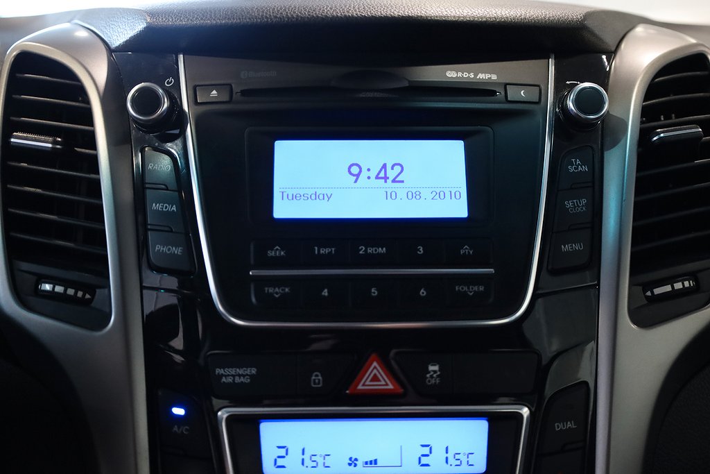 Hyundai i30 1,6 CRDi 110hk Business Automat 5D Bluetooth PDC 2014