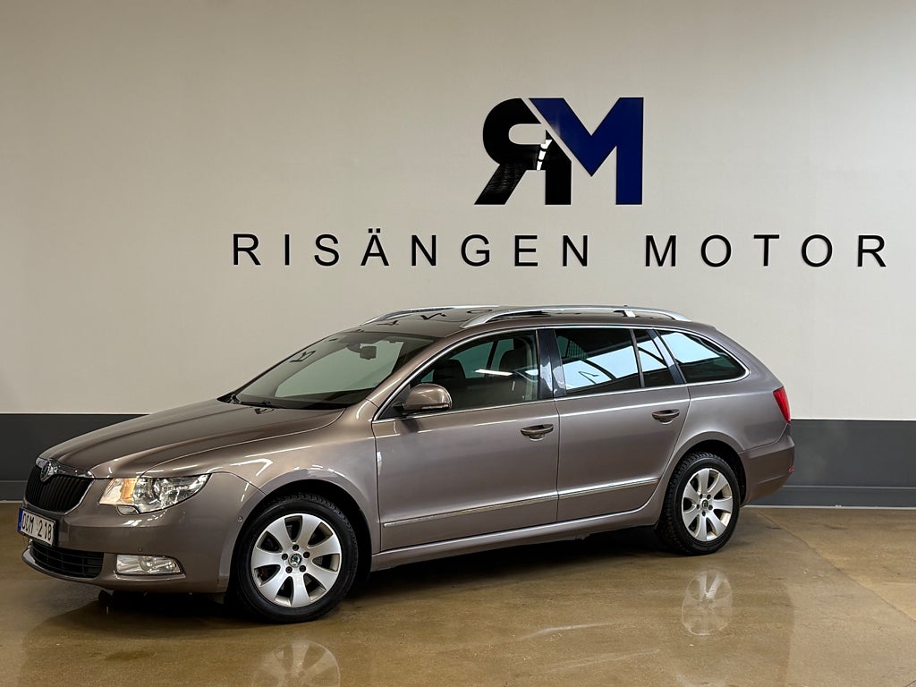 Skoda Superb Kombi 2.0 TDI Elegance //Pano//D-värmare//Drag 