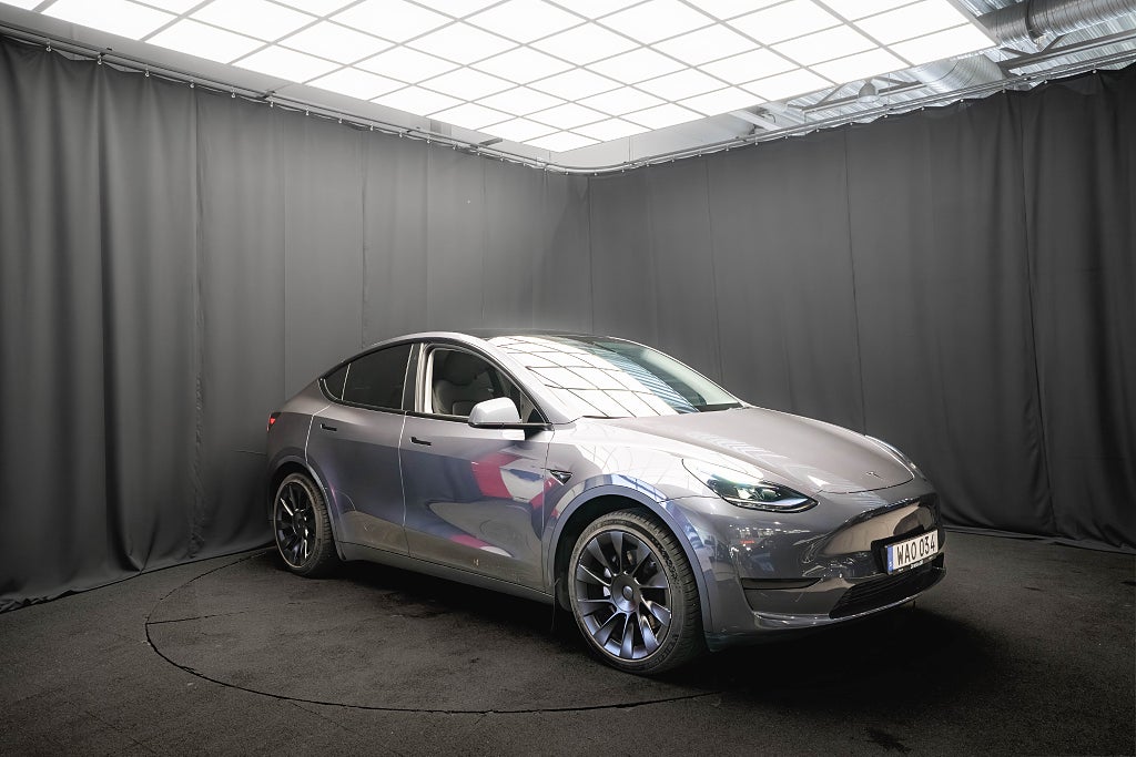 Tesla Model Y Standard Range RWD 20'' DRAG PANO LÄDER 1-ÄGARE MOMS